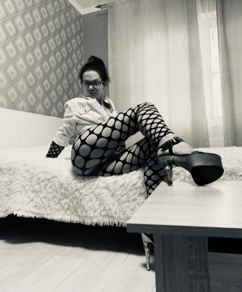 Я опытна и знаю, как доставить тебе незабываемое блаженство. Мои услуги включают классический секс, оральный и анальный, ролевые игры, эротический массаж и многое другое. Наши встречи будут полны страсти и удовольствия. У меня есть отличные отзывы от предыдущих клиентов, которые остались восхищены моими навыками. 💋 Ты можешь проверить мои фото, чтобы убедиться в моей красоте. Я живу в Москве и готова встретиться с тобой в любое удобное для нас время. Не упусти возможность испытать настоящий пик наслаждения вместе со мной. 🌹 Антонина